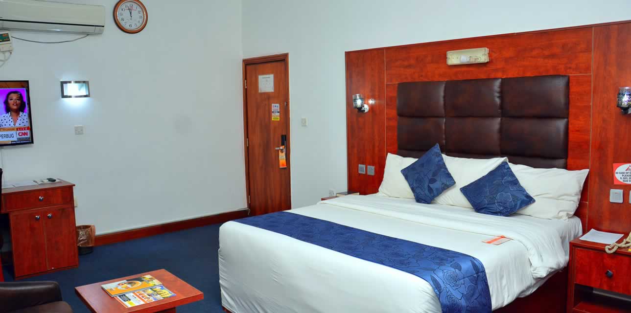 /web/uploads/116/Reiz Continental/room-photos/Executive room/executive.jpg2.jpg